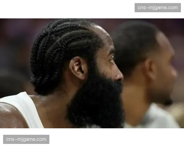 骑士132-126险胜国王,哈登首秀末节独揽15分 骑士132-126险胜国王,哈登首秀末节独揽15分