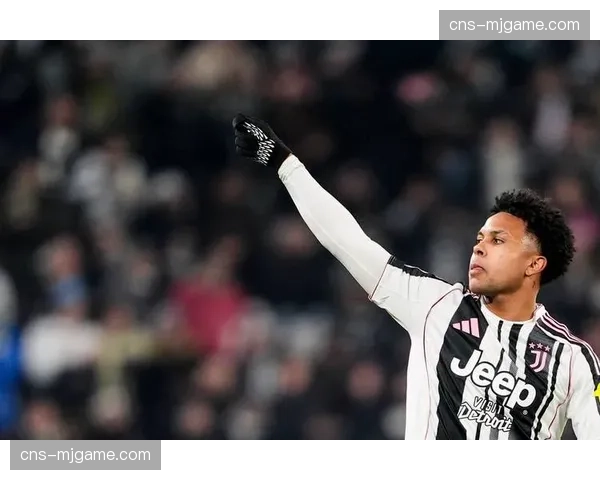 战术解析：阿莱格里在尤文图斯采用的“中位压迫”策略，与其他意甲球队的“高位压迫”有何不同？